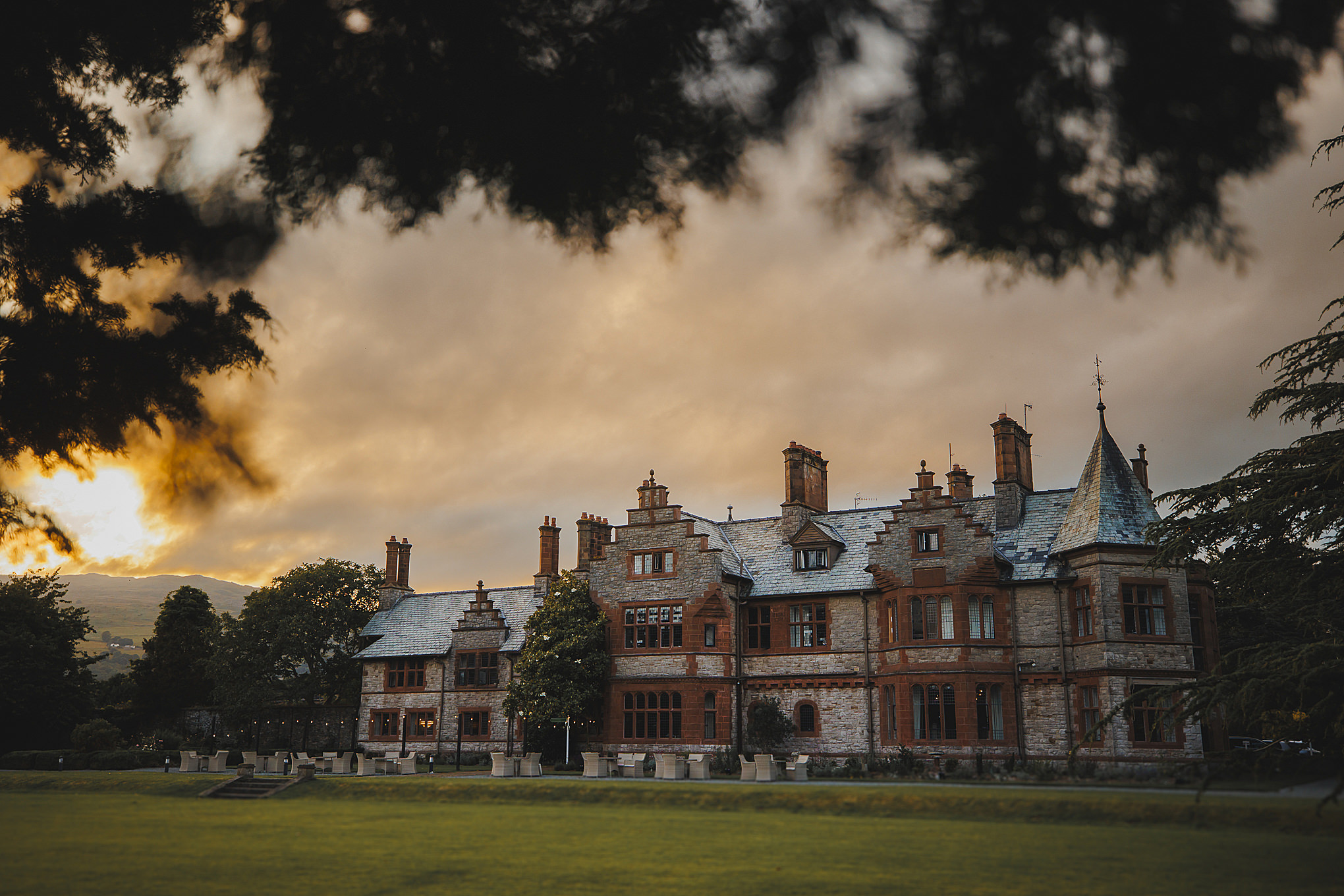 SOHA Retreats | The Autumn Reset A Victorian manor at dusk in the hills of Snowdonia