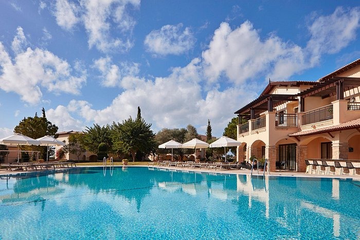 SOHA Retreats | A Padel Experience with Judy Murray The outdoor swimming pool beside the hotel